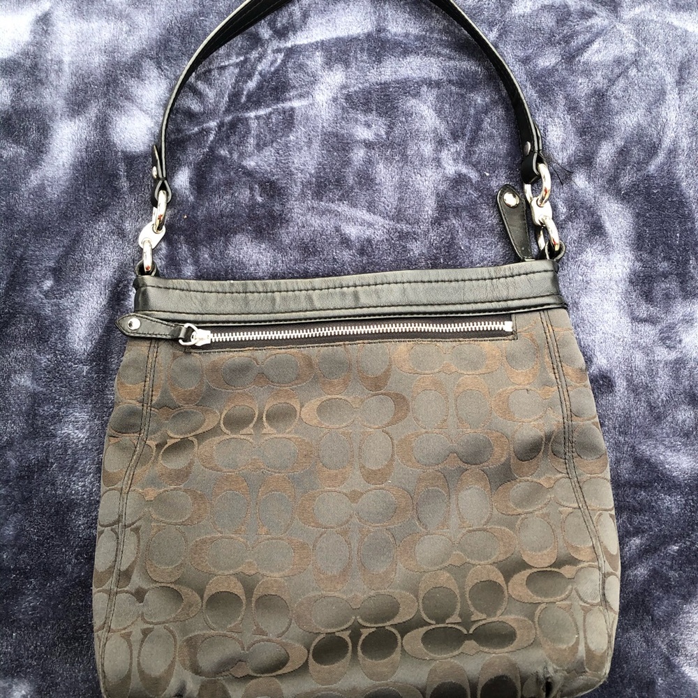 ❌ SOLD ❌ Black Coach Medium Shoulder Bag - Picture 5 of 9